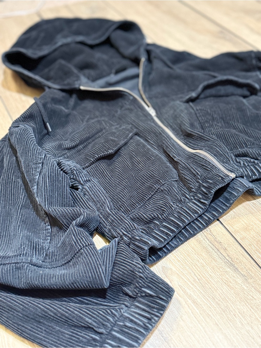 Urban Outfitters Black Corduroy Jacket Cropped Hooded Zip Up BDG Small - Picture 5 of 15